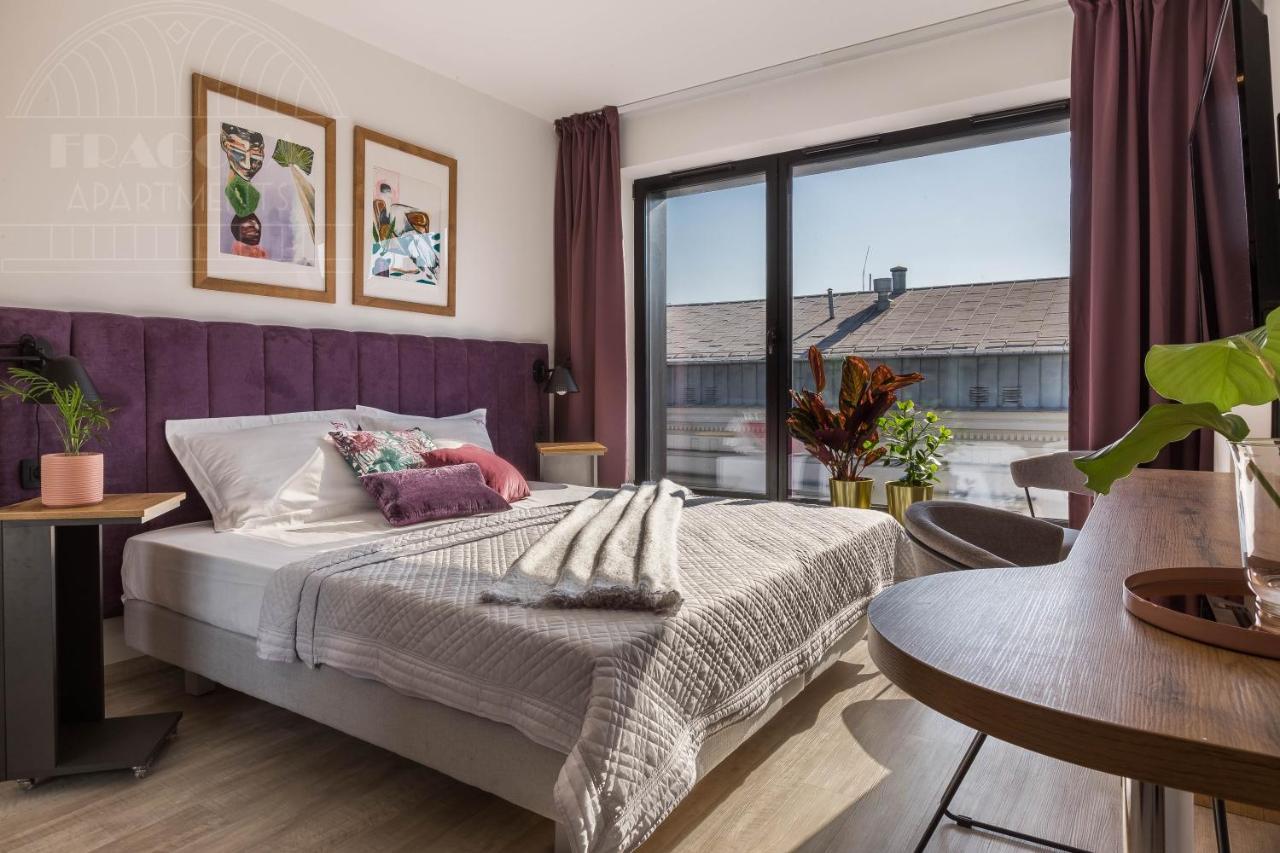 Modern View Of Planty Park Appartement Krakau Buitenkant foto